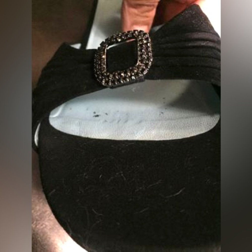 Black elegant sandals